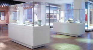 Why Museum Display Showcase Display In Your Shop Is A Must Have Item?