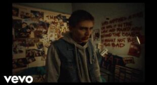 AUTODISTRUTTIVO (English Translation) Lyrics – LA SAD