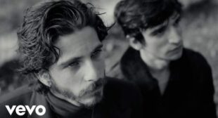 Lamore in bocca (English Translation) Song Lyrics