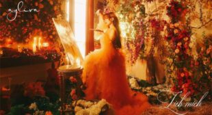 Lieb mich (English Translation) Song Lyrics