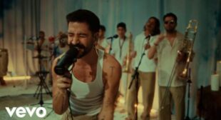 No Se Vale (English Translation) Song Lyrics