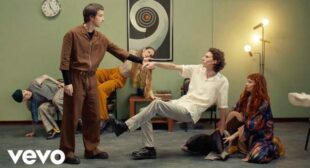 Ti muovi (English Translation) Song Lyrics