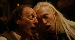 Lyrics of HASTA LA LUNA Song