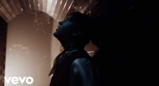 La Bachatita Song Lyrics