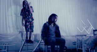 Lyrics of Acoperit de ploi Song