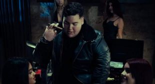 CHICA ATRACTIVA (English Translation) Lyrics