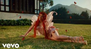 Morrita (Tinker Bell) (English Translation) Song Lyrics