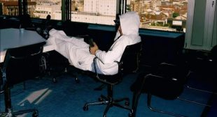 MANYMENRMX (English Translation) Song Lyrics