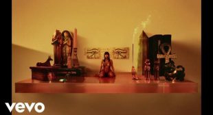 OJO DE HORUS (English Translation) Song Lyrics