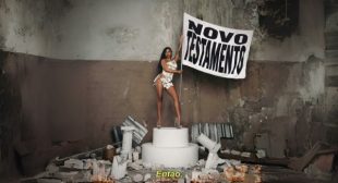 O que a Julia vai ser? (English Translation) Song Lyrics