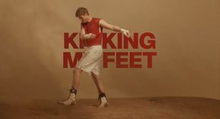 Kicking My Feet Song Lyrics