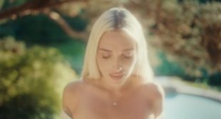 LA DE DIOS (English Translation) Song Lyrics