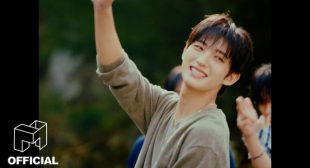 8시 11분 (Eight Eleven) (English Translation) Lyrics