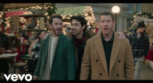 Coming Home This Christmas Lyrics