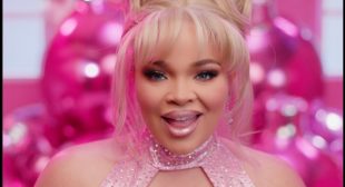 Lyrics of Holiday Barbie Song
