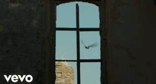 Lyrics of Lacrime (English Translation) Song