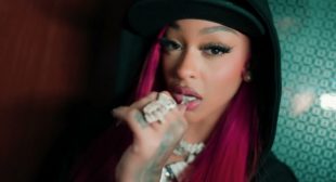 Tu La Tiene (English Translation) Lyrics