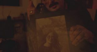 Lyrics of Koyu Siyah Gibi Song