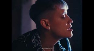 Lyrics of Debo Aterrizar Song